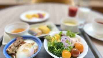 Tägliches Frühstücksbuffet (2500 JPY pro Person)