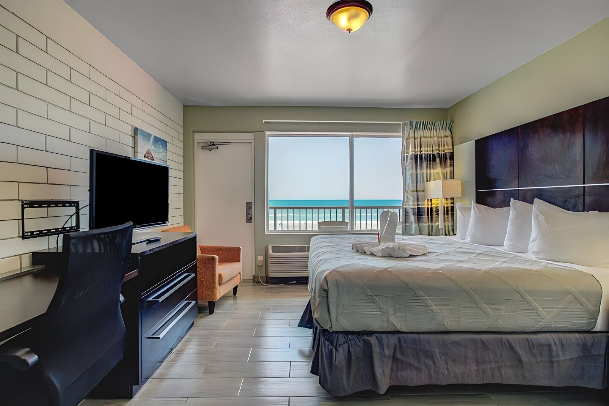 Chambre Deluxe double, 1 très grand lit, patio, vue sur l’océan | Draps en coton égyptien, literie de qualité