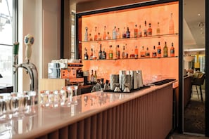 Cocktail bar
