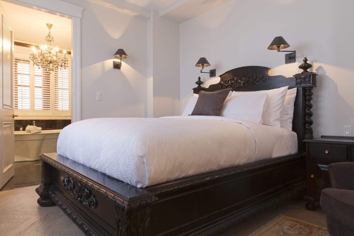 Room Samuel-de-Champlain ( Building B, No pets allowed | 房內夾萬、書桌、熨斗/熨衫板、免費 Wi-Fi