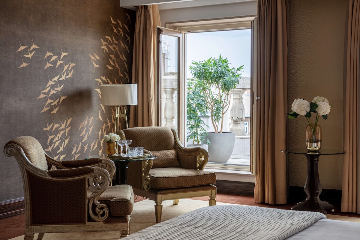 1 bedroom, premium bedding, minibar, in-room safe