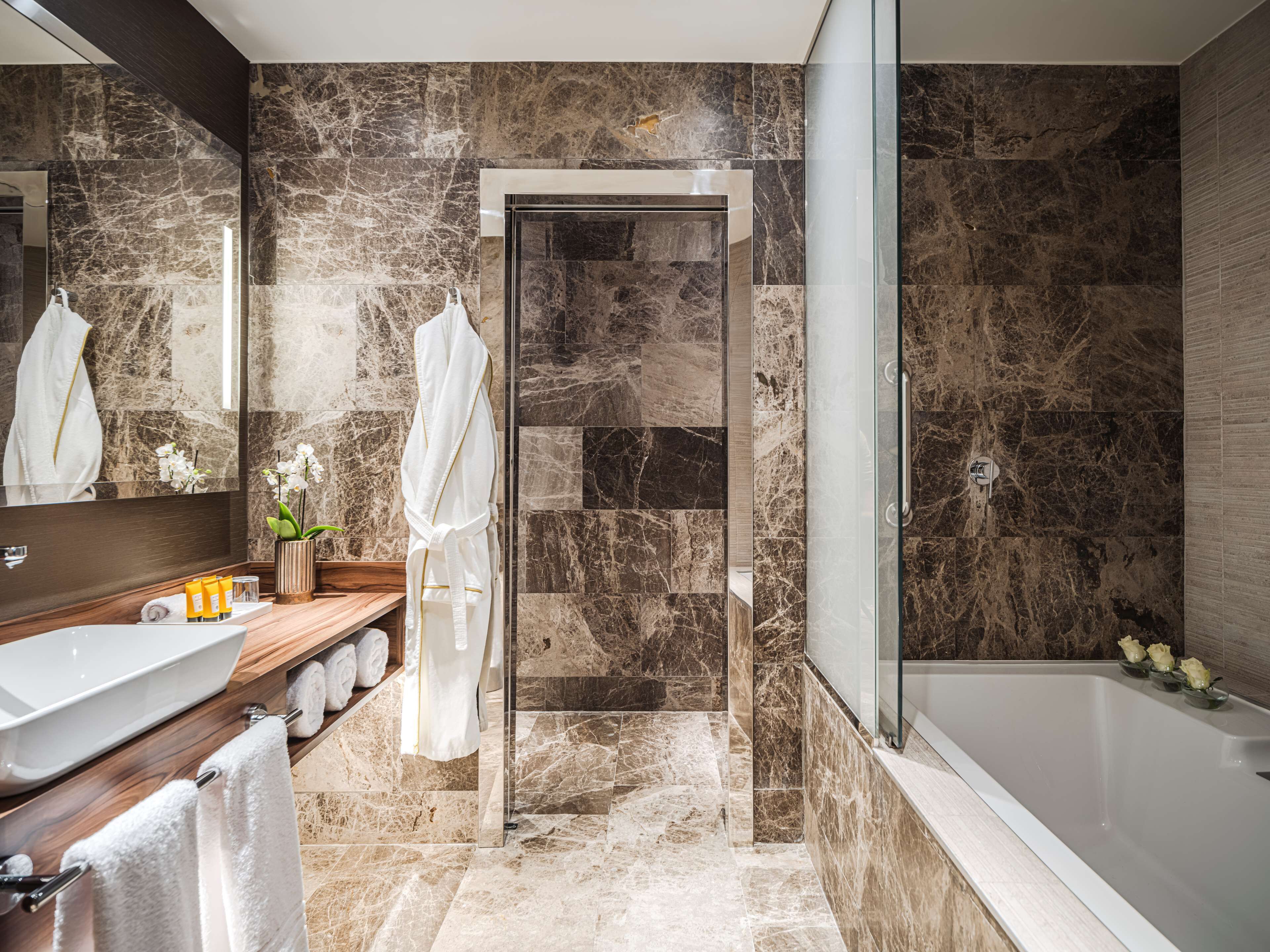 premium room | bathroom | combined shower/bathtub, eco-friendly toiletries, hair dryer, bathrobes