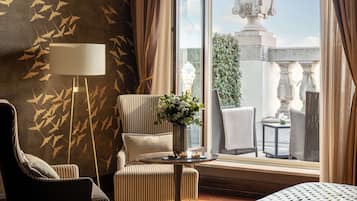 1 غرفة نوم وأغطية فراش متميزة وميني بار وخزنة داخل الغرفة