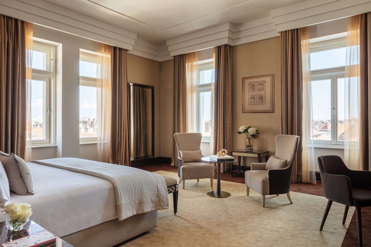 1 bedroom, premium bedding, minibar, in-room safe