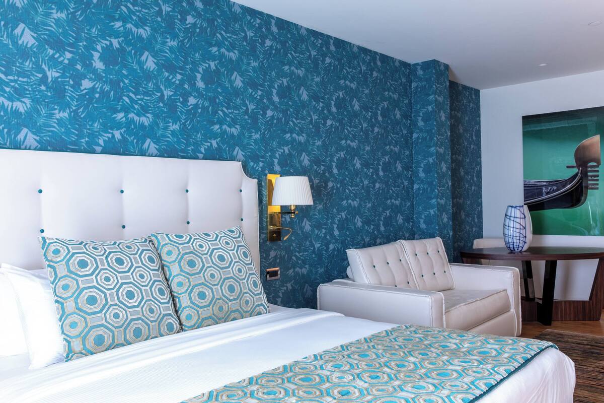 junior suite, 1 bedroom | premium bedding, in-room safe, desk, blackout curtains