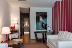 Premium bedding, in-room safe, desk, blackout curtains - Courtyard by Marriott Venice Airport (Mestre)