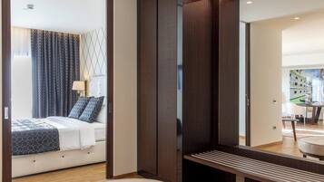 Suite, 1 Bedroom | Premium bedding, in-room safe, desk, blackout curtains