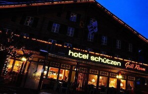 Front of property - evening/night - Schutzen Lauterbrunnen (Lauterbrunnen)