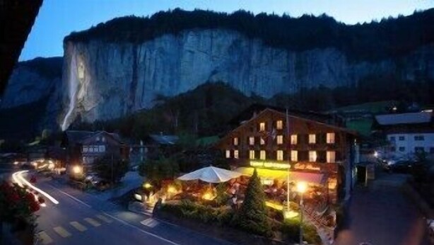 Front of property - evening/night - Schutzen Lauterbrunnen (Lauterbrunnen)