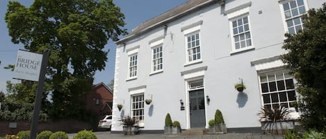 Façana frontal de l'allotjament