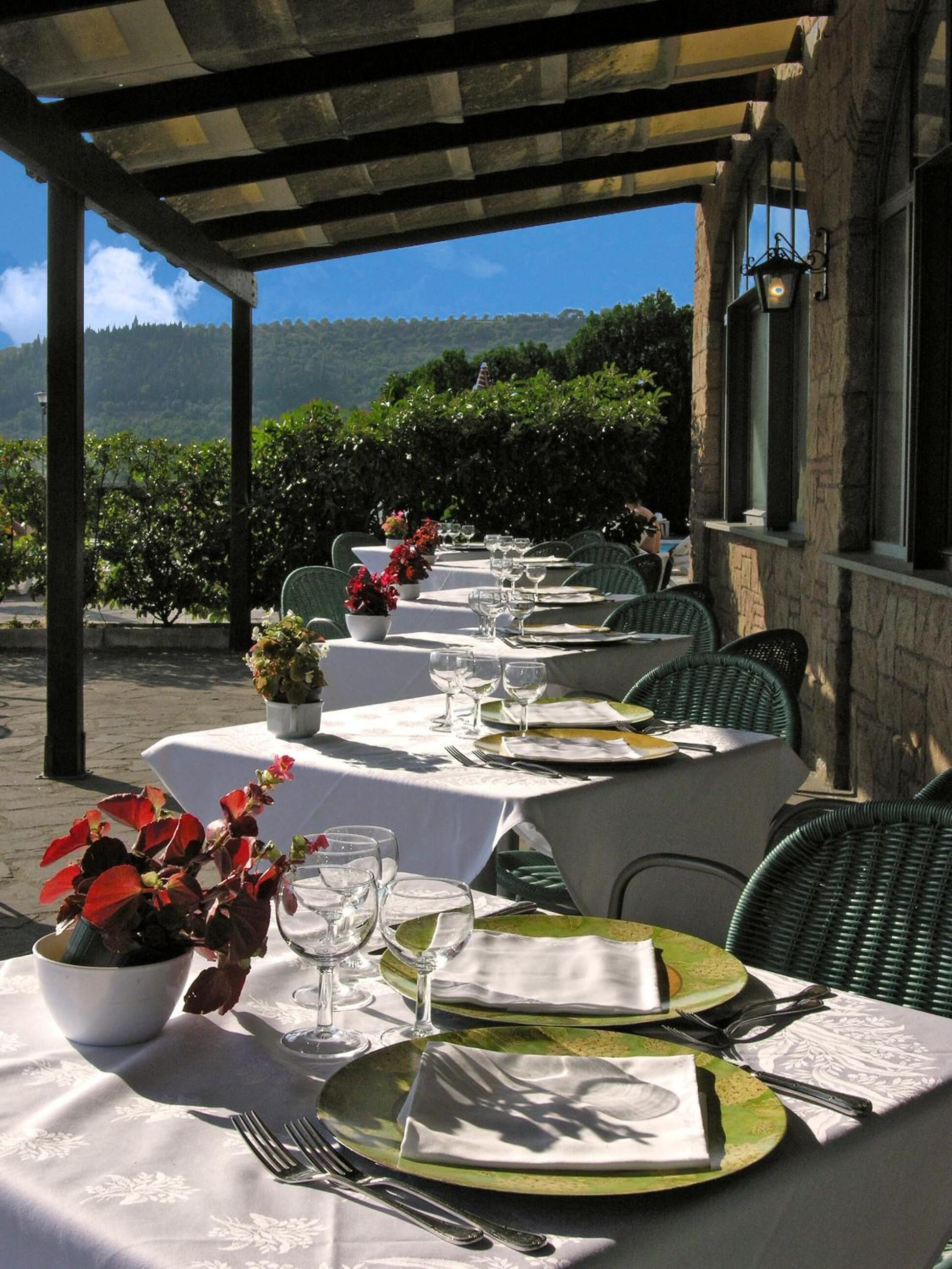 Petit déjeuner, déjeuner et dîner servis sur place