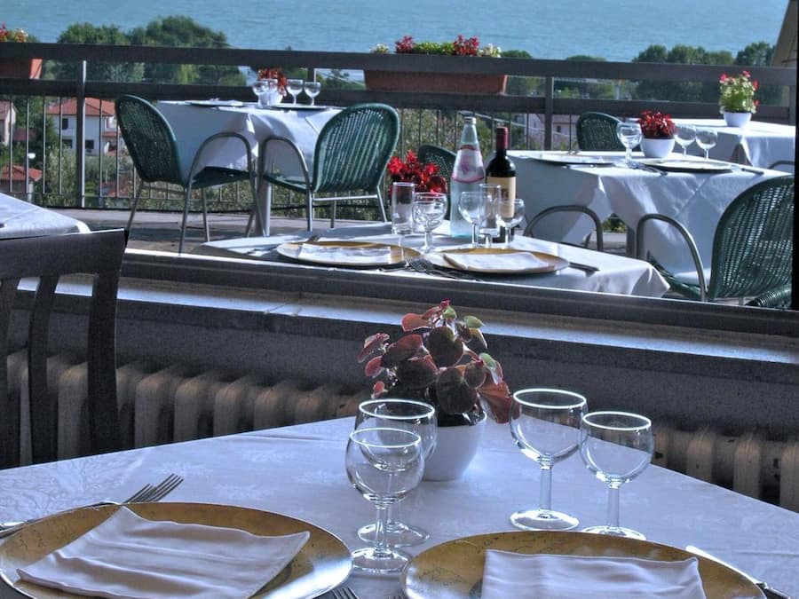 Breakfast, lunch and dinner served