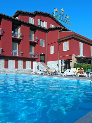 Exterior - Hotel Cavalieri (Passignano sul Trasimeno)