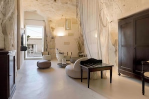 Grotta Patio