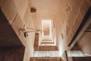 Palais D'Oriente | Minibar, in-room safe, soundproofing, iron/ironing board