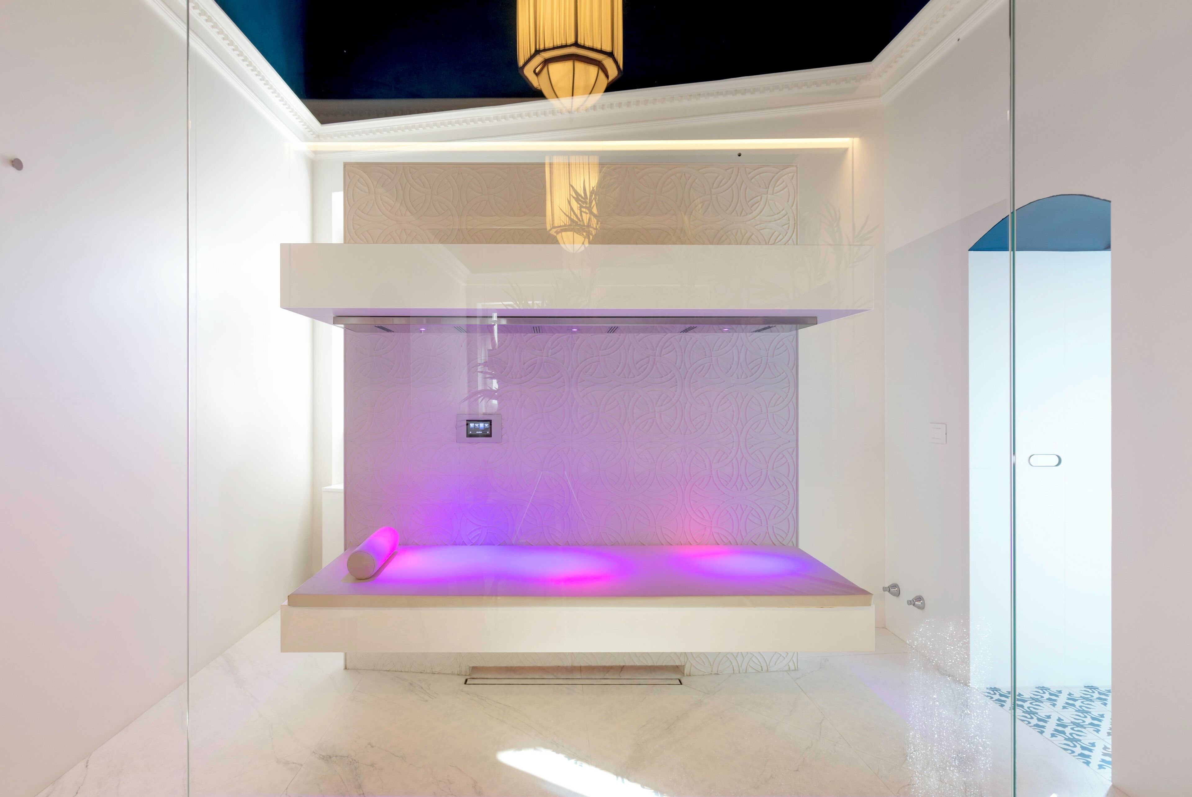 palais d'oriente | bathroom | rainfall showerhead, free toiletries, hair dryer, bathrobes