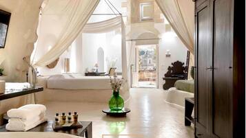 Grotta Superior Panoramica | Minibar, in-room safe, soundproofing, iron/ironing board