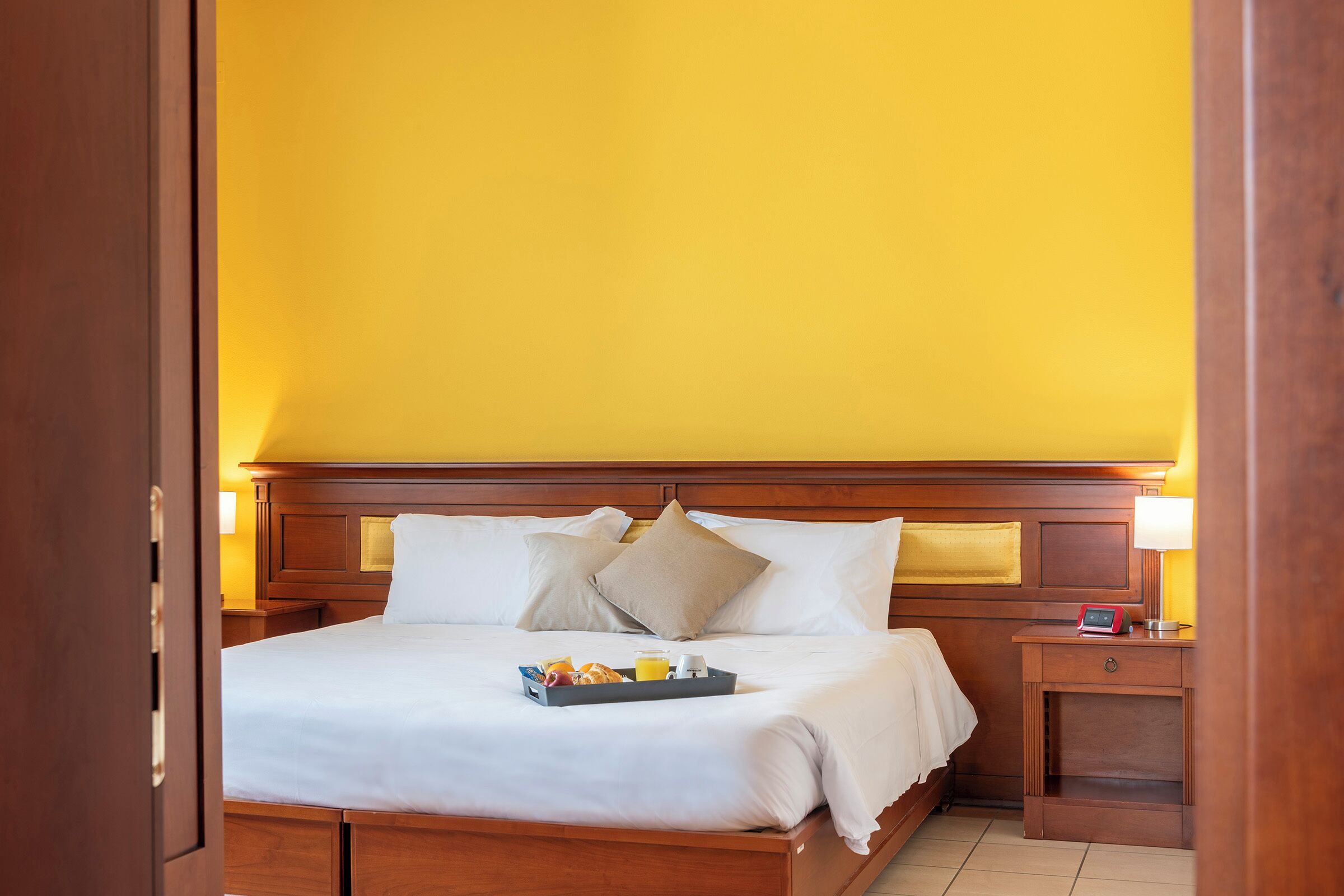 frette italian sheets, select comfort beds, minibar, in-room safe