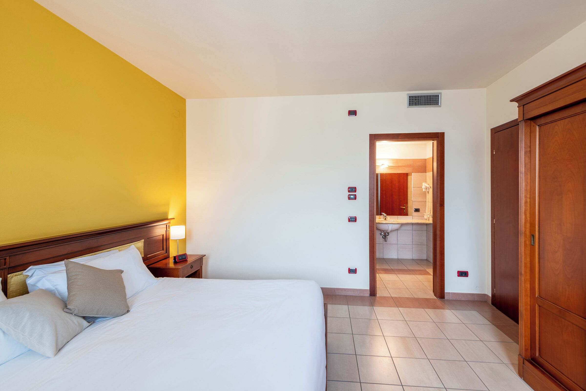 frette italian sheets, select comfort beds, minibar, in-room safe