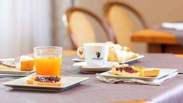 Frokostbuffé hver dag (EUR 7 per person)