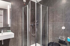 Twin Room, 2 Twin Beds, Mobility Accessible, Non Smoking | Bathroom | Shower, hair dryer, bidet, towels - B&B Hotel Ferrara (Ferrara)