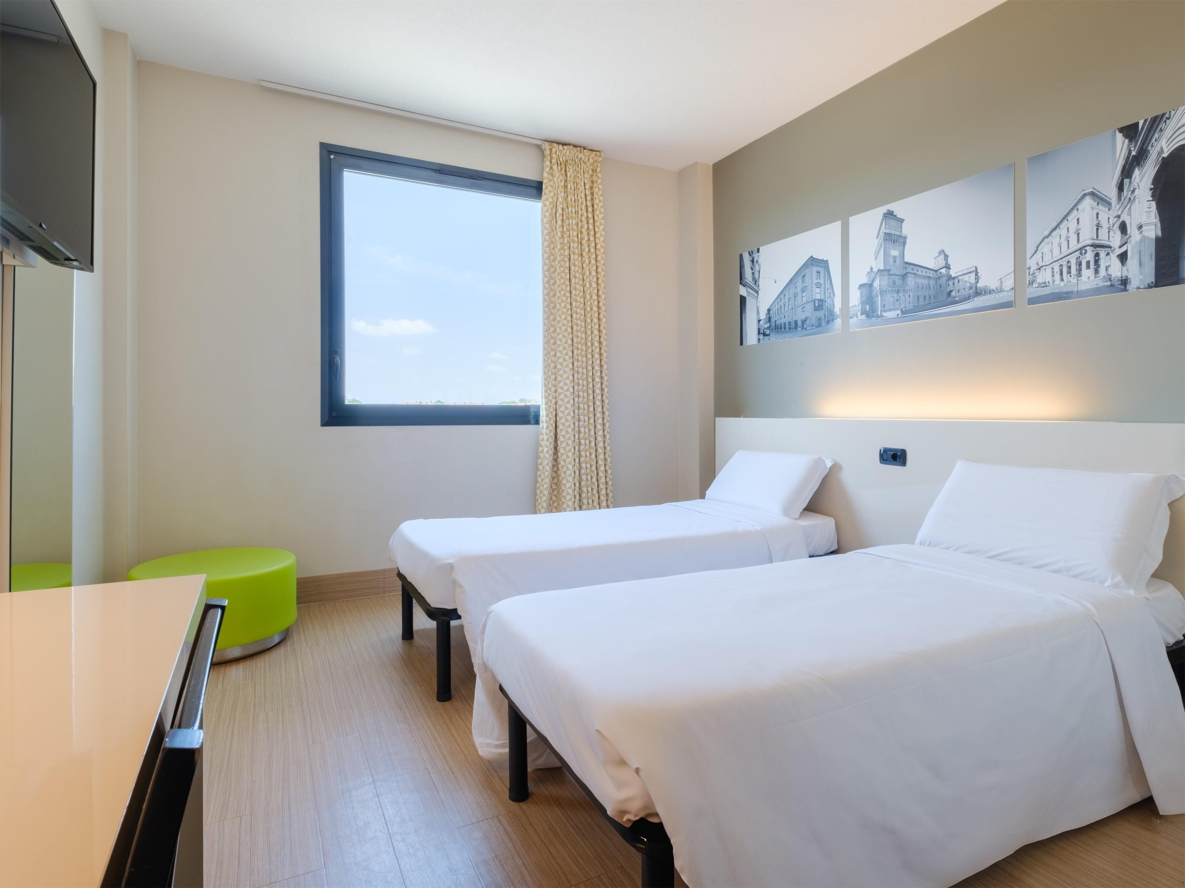 twin room, non smoking | 1 bedroom, in-room safe, desk, free wifi