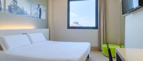 Cofres nos quartos, escrivaninha, Wi-Fi de cortesia, roupa de cama