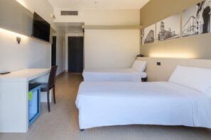 Twin Room, Non Smoking | In-room safe, desk, free WiFi, bed sheets - B&B Hotel Ferrara (Ferrara)