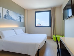 In-room safe, desk, free WiFi, bed sheets - B&B Hotel Ferrara (Ferrara)