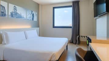 Cofres nos quartos, escrivaninha, Wi-Fi de cortesia, roupa de cama