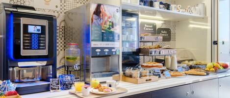 Buffet déjeuner (7.9 EUR par personne)