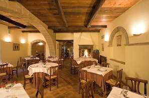 Déjeuner et dîner servis sur place