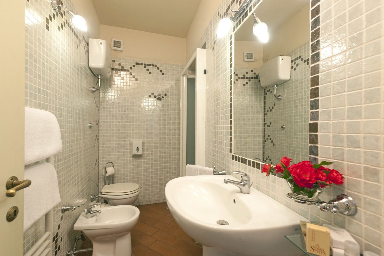 standard double room | bathroom | shower, rainfall showerhead, free toiletries, hair dryer