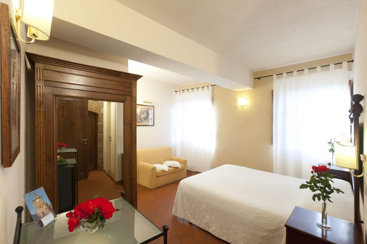 standard double room | minibar, in-room safe, desk, rollaway beds