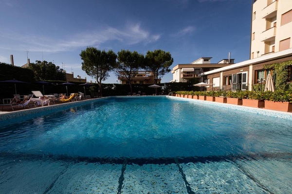 Seasonal outdoor pool, pool umbrellas, sun loungers