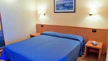 Een minibar, een bureau, geluiddichte muren, gratis wifi