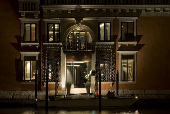 Front of property - Palazzo Barbarigo Sul Canal Grande (Venice)