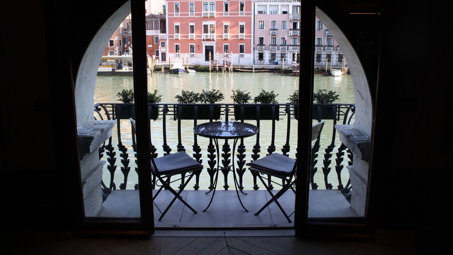 Palazzo Barbarigo Sul Canal Grande