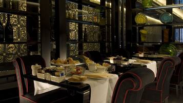 Free daily cooked-to-order breakfast