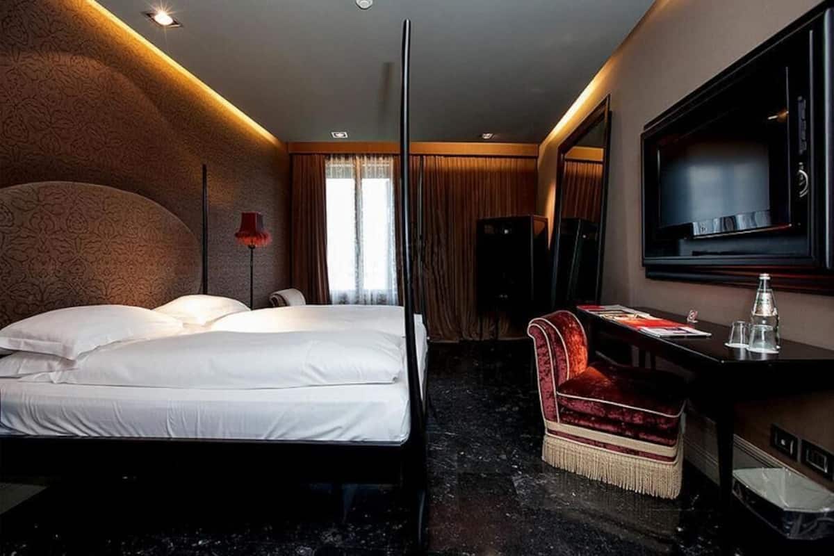 오리/거위털 이불, 미니바, 객실 내 금고, 책상