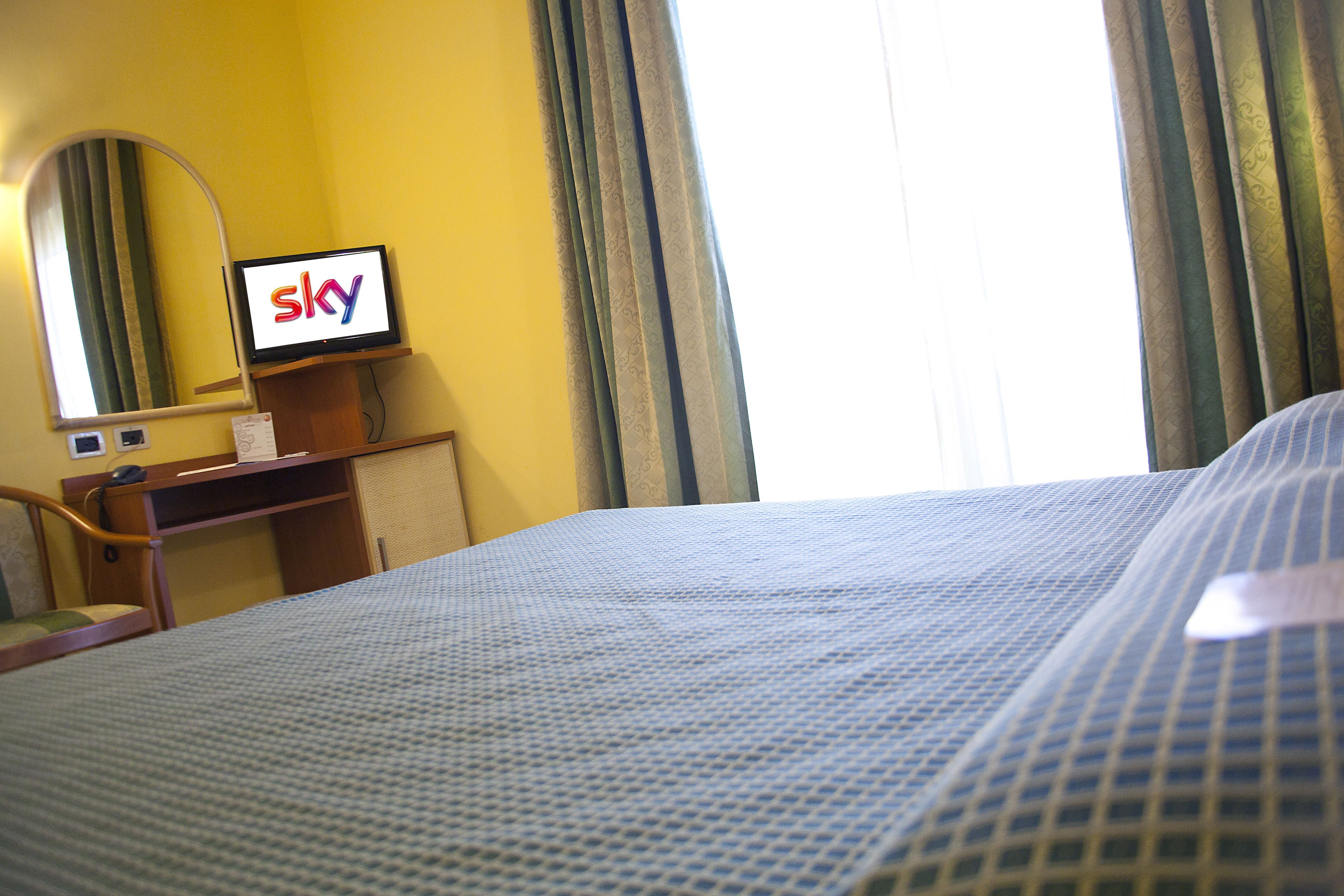 standard double or twin room | premium bedding, minibar, in-room safe, desk