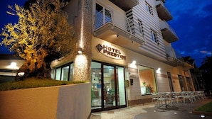 A hotel named "Hotel Prestige" with a modern facade, large glass windows, and outdoor seating area. - Hotel Prestige (Montesilvano)