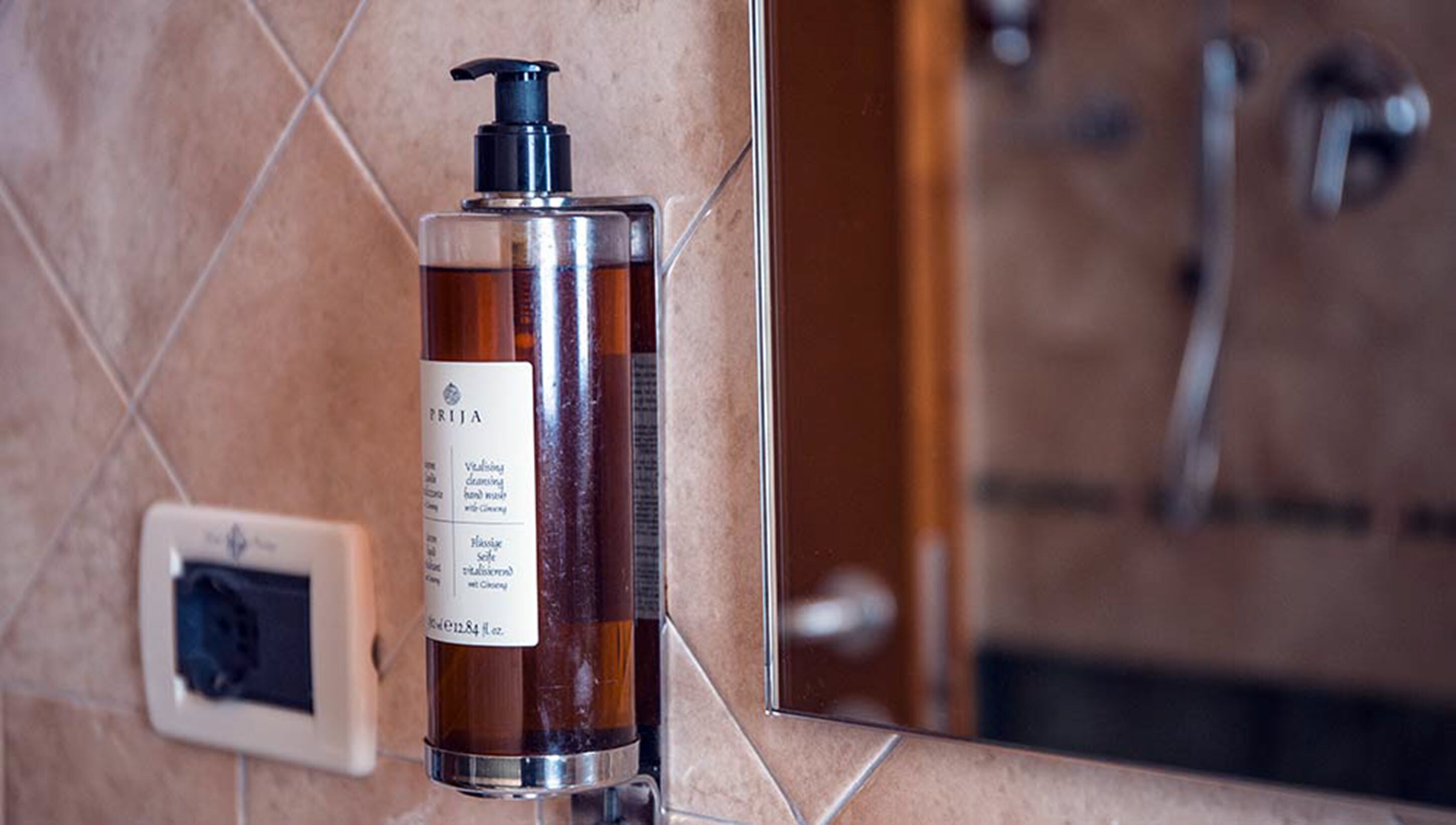 shower, free toiletries, hair dryer, bidet