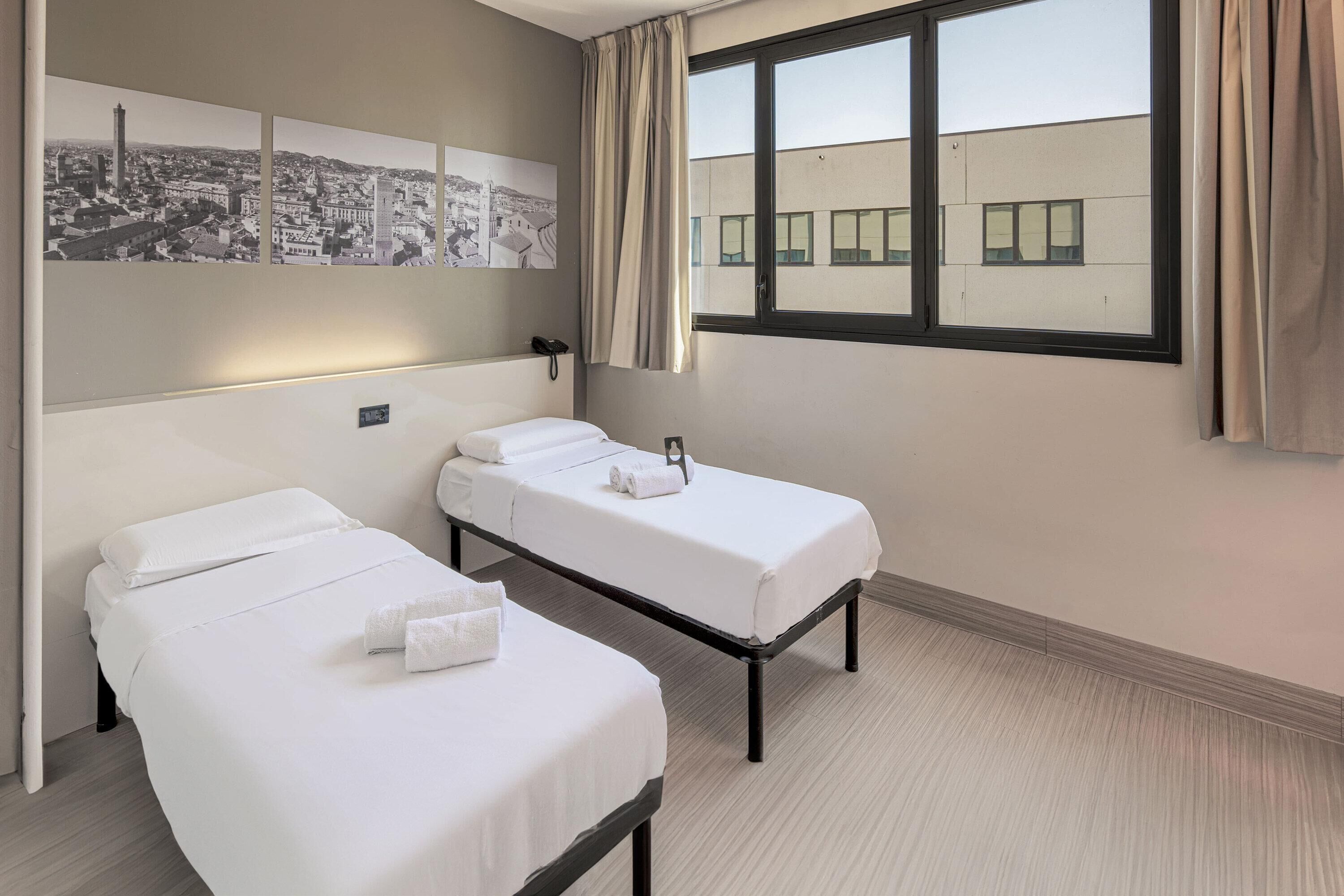 Down duvets, in-room safe, individually furnished, desk