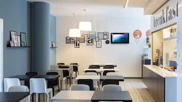 Daily buffet breakfast (EUR 7.9 per person)