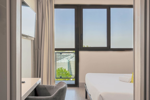 Down comforters, in-room safe, individually furnished, desk