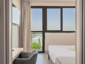Down comforters, in-room safe, individually furnished, desk - B&B Hotel Bologna (Castel Maggiore)