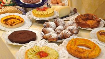 Daily buffet breakfast (EUR 11 per person)