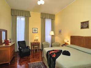 Minibar, coffres-forts dans les chambres, bureau, chambres insonorisées