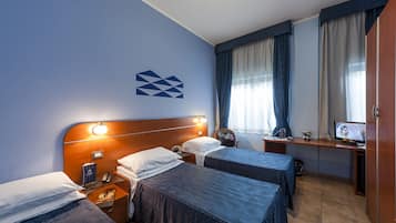 Camera tripla | Bagno | Combinazione doccia/vasca, vasca da bagno a immersione totale